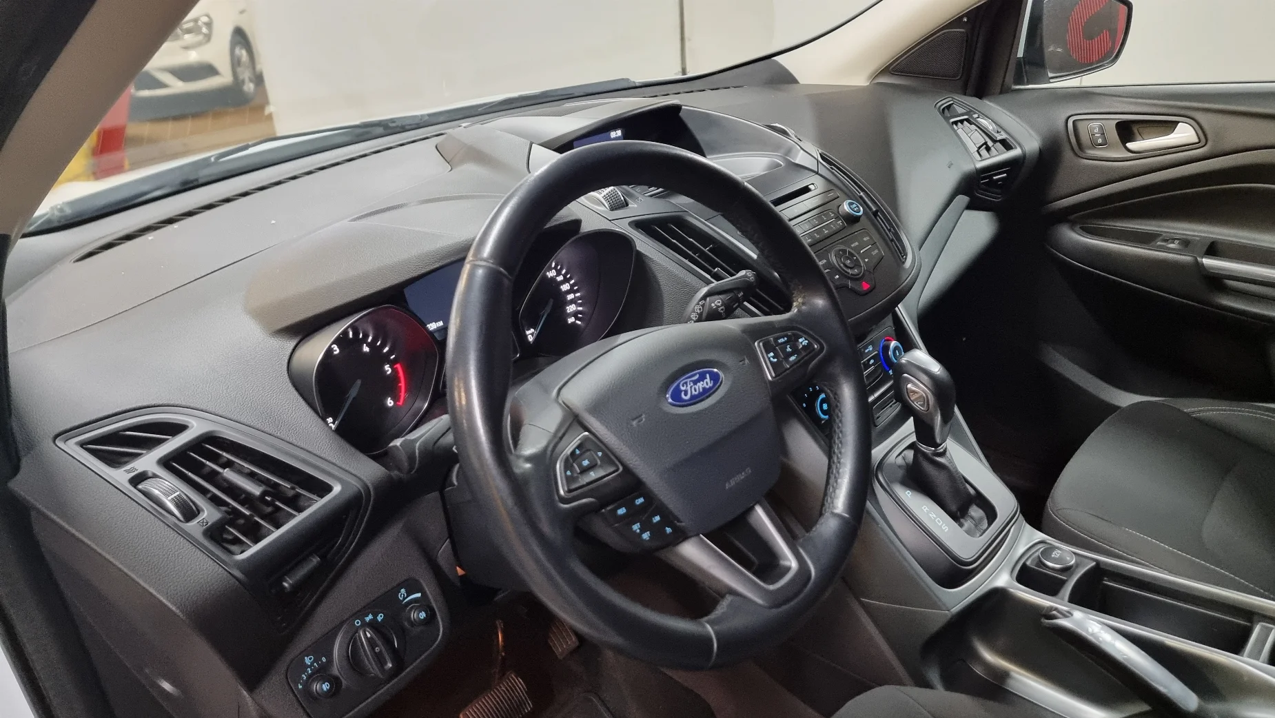 Ford Kuga photo